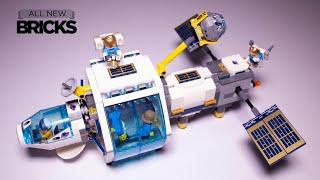 Trạm không gian Lego 60349 đang được xây dựng.
