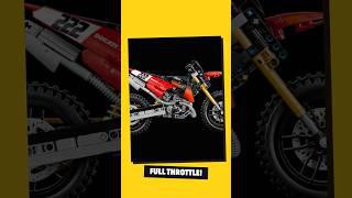 レゴは、ドゥカティ初となるモトクロス用バイクを開発しました。その名はデスモ450MXテクニックセットです。